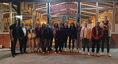 Söke Maçı Öncesi Dayı Oğlu Kasabı Muhtarın Yeri Akhisargücü Voleybol A Takımını Ağırladı