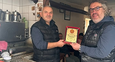 Akhisar'da Meslekte 25 Yılını Dolduran Kahvecilere Plaket