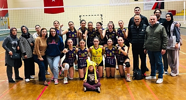 Akhisargücü Küçük Kız Voleybol Takımı Manisa Deplasmanında Net Galibiyetle Döndü 0-3