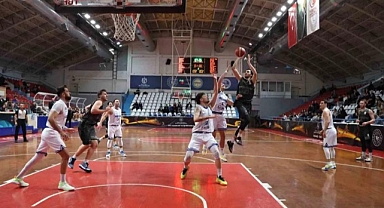 Akhisarlı Devler, Kocaeli BŞB Kağıtspor'a 68-65 mağlup oldu
