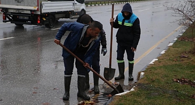 Büyükşehir ve MASKİ Ekipleri Şiddetli Yağışa Karşı Sahada 398 Personel, 123 Araç ile Sağanak Yağış Mücadelesi Sürüyor