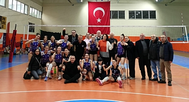 Mor Beyazlı Filenin Sultanları Dolu Dizgin Akhisargücü 3 Aydın Büyükşehir Belediye 0