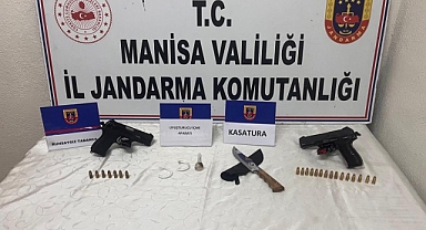 Akhisar'da Ruhsatsız Silah ve Uyuşturucu Aparatları Ele Geçirildi