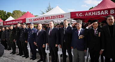 Akhisar'da 18 Mart Çanakkale Zaferi ve Şehitleri anma günü dolayısıyla tören Gerçekleşti 