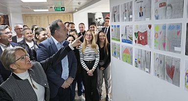 Akhisarlı Çocuklardan Ekrem İmamoğlu’na Mektuplar ve Resimler: Umut Dolu Sergi Açıldı