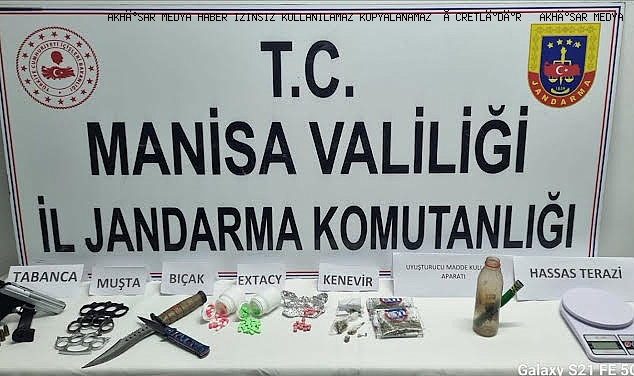 Soma’da Zehir Tacirlerine Darbe: Silah ve Uyuşturucu Ele Geçirildi