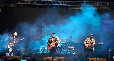 Adamlar Grubu Akhisar Çağlak Festivali’nde Sahne Aldı: Unutulmaz Bir Gece Yaşandı