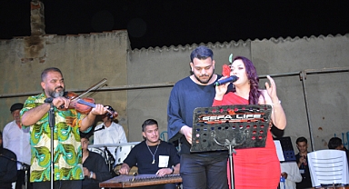 AKHİSAR'DA HIDIRELLEZ COŞKUSU: SERDAR PAZARCIOĞLUNDAN UNUTULMAZ KONSER
