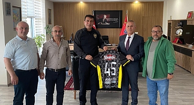 Akhisargücü Spor Kulübü'nden İlçe Emniyet Müdürü Turgut Coşkun'a Anlamlı Ziyaret