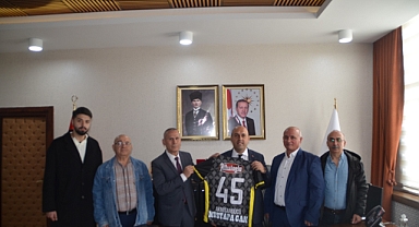 Akhisargücü Spor kulubün'den Kaymakam Mustafa Can'a Hayırlı olsun ziyareti
