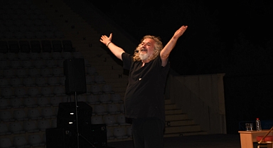 Müfit Can Saçıntı’dan Akhisar’da Sanat ve Mizah Dolu Gece