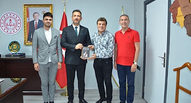 UD SANATÇISI COŞKUN SABAH MANİSA GÜZEL SANATLAR LİSESİ’NDE ÖĞRENCİLERLE BULUŞTU