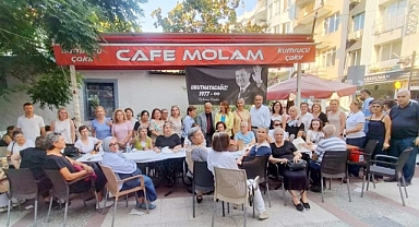 29 Ekim Kadınları Derneği Merhum Ferdi Zeyrek’in anısına lokma hayrında bulundu