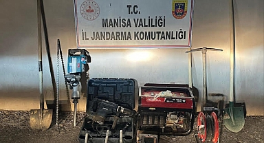 Akhisar’da Ormanlık Alanda Kaçak Kazı Yapan 3 Kişi Suçüstü Yakalandı