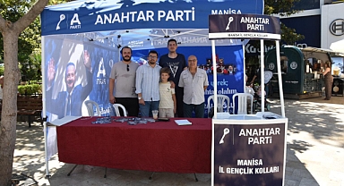 Anahtar Parti Manisa’da Üyelik Standı Açtı