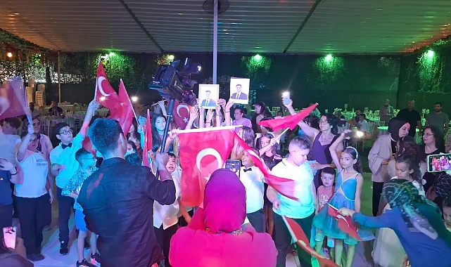 Gazi İlköğretim'in Mezuniyet Balosunda Duygusal Anlar