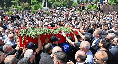 Manisa, Başkan Ferdi Zeyrek’e Gözyaşlarıyla Veda Etti