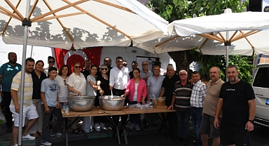Akhisar Balkan Göçmenlerinden Yoğun Katılımlı Aşure Etkinliği