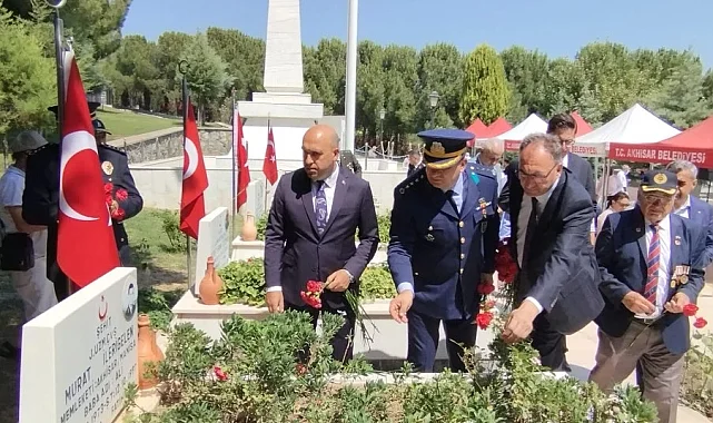 Akhisar'da 15 Temmuz Şehitleri Dualarla Anıldı