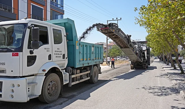 Akhisar'da Yol Konforu Artıyor: Büyükşehir ile El Ele, Güçlü İş Birliği