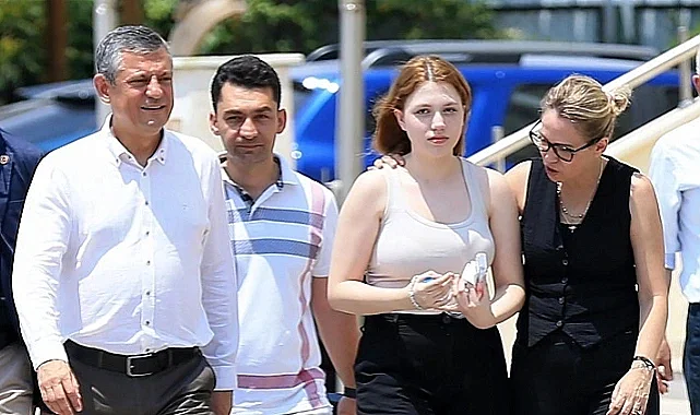 Ferdi Zeyrek'in Kızı Nehir, YKS'de Mimarlık Hayaline Ulaştı