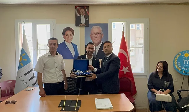 Nazır Yaşar ve Ekibi Memleket Partisi'nden İYİ Parti'ye Katıldı