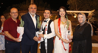 Akhisar'da Anlamlı Düğün: Her Davetliye Bir Fidan Hediye Edildi