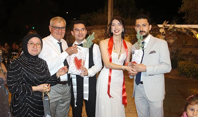 Akhisar'da Düğünden Yeşil Mesaj: Her Davetliye Bir Fidan