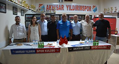 Akhisar'da Futbolda Güç Birliği: Gençlere A Takım Yolu Açıldı