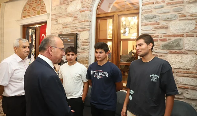 Başkan Çetin Akın'dan Üniversite Tercih Merkezine Ziyaret