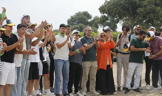 Gençler Üzüm Bağında Gönüllü Hasat Yaptı