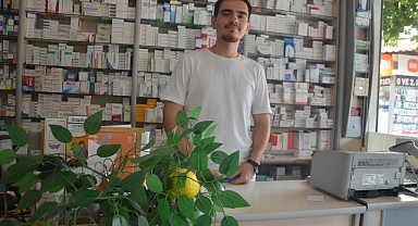 İLBEY ÖZALP AKHİSAR’IN EN GENÇ ECZACISI OLDU