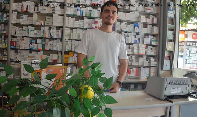 İLBEY ÖZALP AKHİSAR’IN EN GENÇ ECZACISI OLDU