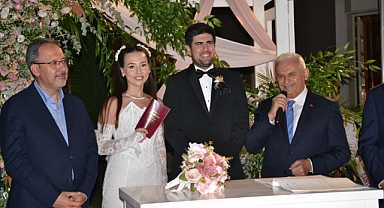 “Manisa'da siyaset dünyası bu düğünde buluştu” 