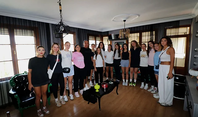 Turgutlu Belediyesi Kadın Voleybol Takımı Sezonun İlk Kontrolünden Geçti