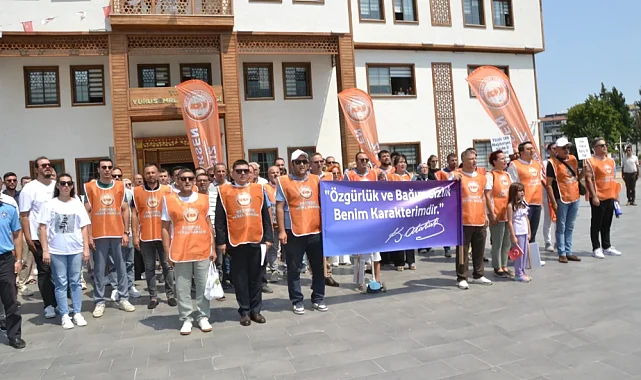 Yunusemre Belediyesi'nde Memurlar İş Bıraktı