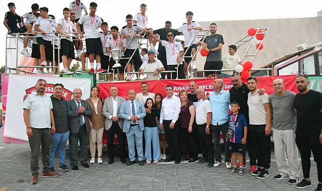 Yunusemre Belediyespor U17 Şampiyonluğu Manisa'ya Armağan Etti