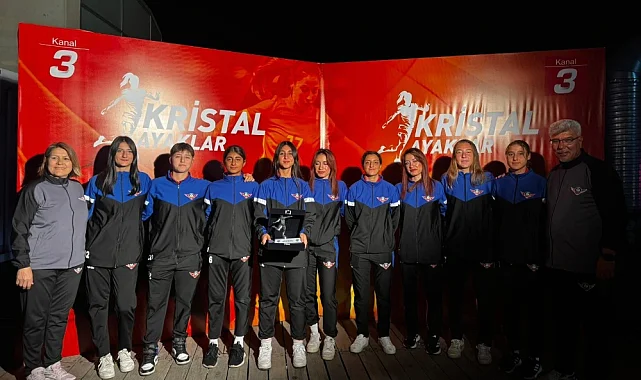 ZAFER SPOR'A TÜRKİYE'NİN EN İYİ KADIN FUTBOL TAKIMI ÖDÜLÜ