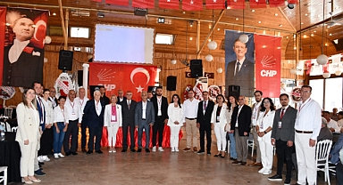 Akhisar CHP'DE Hayriye Hacet Yeniden İlçe Başkanı Seçildi 