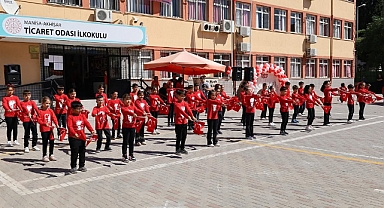 Akhisar’da 2025-2026 Eğitim Öğretim Yılı İlköğretim haftası Coşkuyla Kutlandı