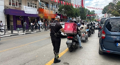 KASKSIZ VE KALDIRIM ÜZERİNDE MOTOSİKLET KULLANANLARA GEÇİT YOK!