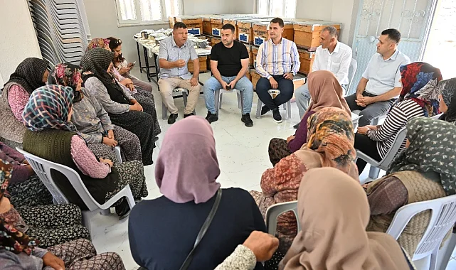 Manisa'da Kadınlara 96 Arı Kovanı ve Ekipman Desteği
