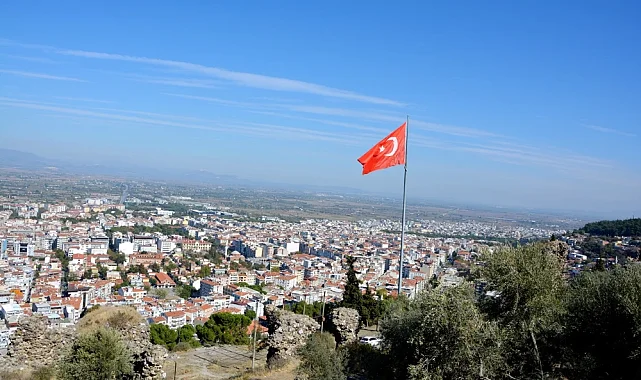 Manisa'nın Kurtuluşunun 103. Yılında Şehir Geçmişten Geleceğe Umutla Yürüyor