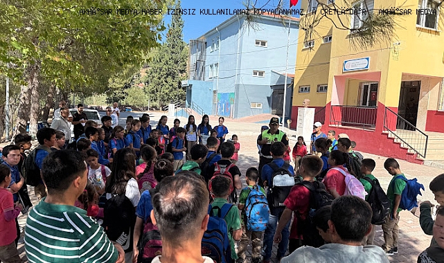   Okul Servislerine Özel Trafik Denetimi: 1852 Kişiye Bilgilendirme Yapıldı