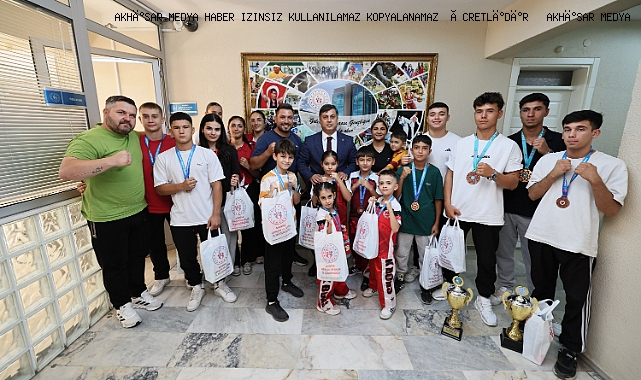 Öztürk, Başarılı Kick Boks Sporcularını Ödüllendirdi