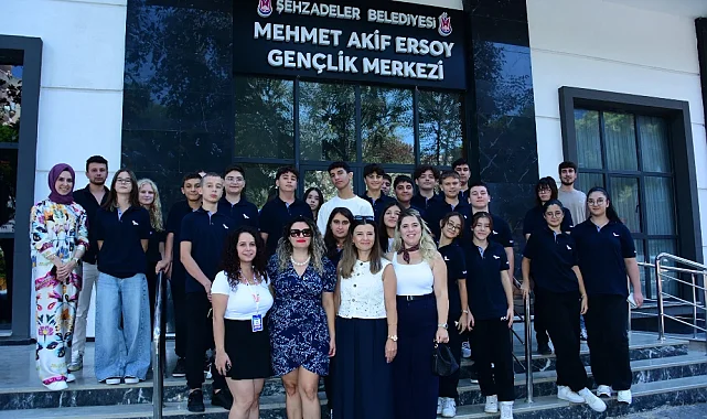 Sınav Koleji Öğrencileri Şehzadeler Gençlik Evi'ni Ziyaret Etti
