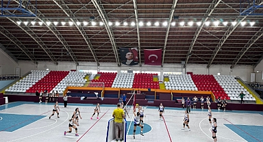 29 Ekim Cumhuriyet Bayramı genç kız voleybol turnuvası sona erdi 