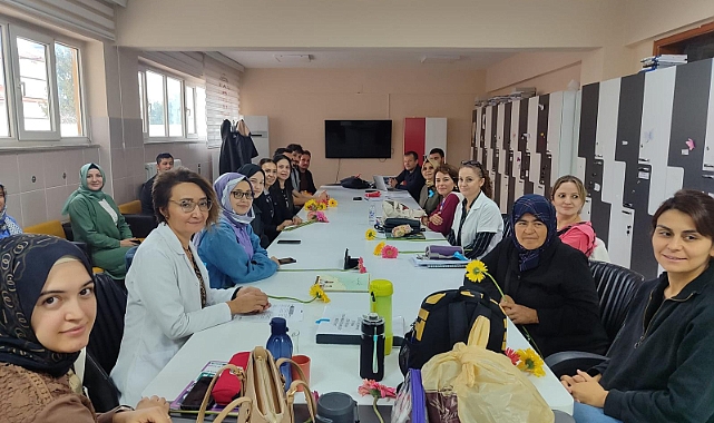 AK Parti’den Öğretmenler Günü’nde Anlamlı Ziyaret