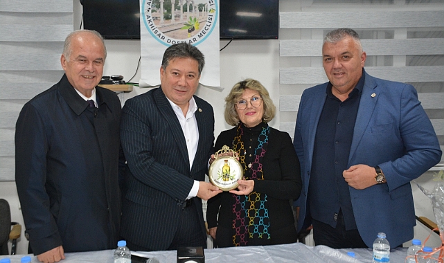 Akhisar Dostlar Meclisi’nin bu sezonki ikinci konuğu Dr. Ümmühan Tibet oldu