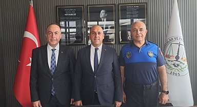 Akhisar Kaymakamı Mustafa Can ve Zabıta Müdürü Mustafa Yıldırım, Pazarcılar Odası'nı Ziyaret Etti